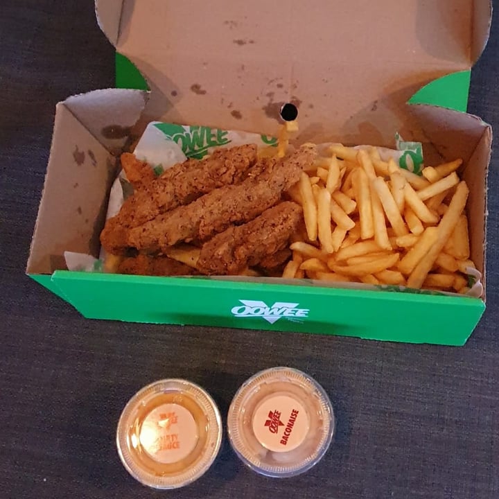 photo of Oowee Vegan 5 Chick'n Tenders with Fries shared by @lydiahawkins on  19 Oct 2021 - review