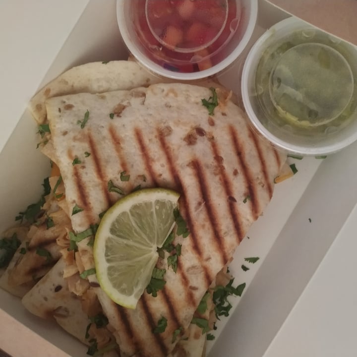 photo of Frutas Prohibidas Quesadillas veganas shared by @jvlx00 on  27 Oct 2020 - review