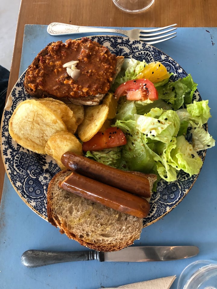 photo of Vegans N' Roses Tostada De Chorizo shared by @crisblasi on  08 Dec 2019 - review