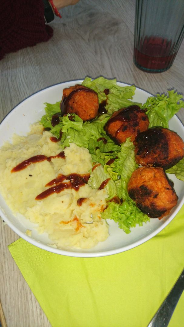 photo of Bambú Zenter Albóndigas Con Puré De Papas shared by @nico34apache on  01 Dec 2019 - review