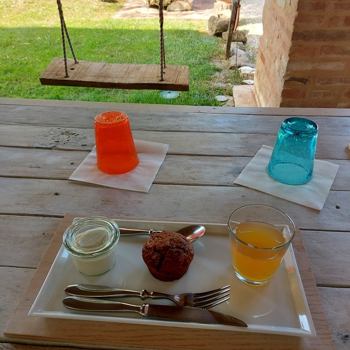 photo of Coroncina veggie country relais Muffin e yogurt vegano shared by @00vale on  20 Jun 2022 - review