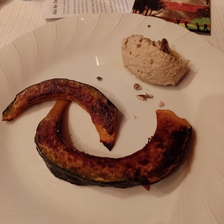 photo of Fattoria e Agriturismo La Capra Campa Zucca Al Forno Con Hummus Di Castagne shared by @greta-5 on  10 Oct 2022 - review