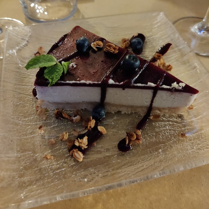photo of Aromaticus Cheesecake vegan ai frutti di bosco shared by @emilianogiangreco on  17 Jun 2022 - review