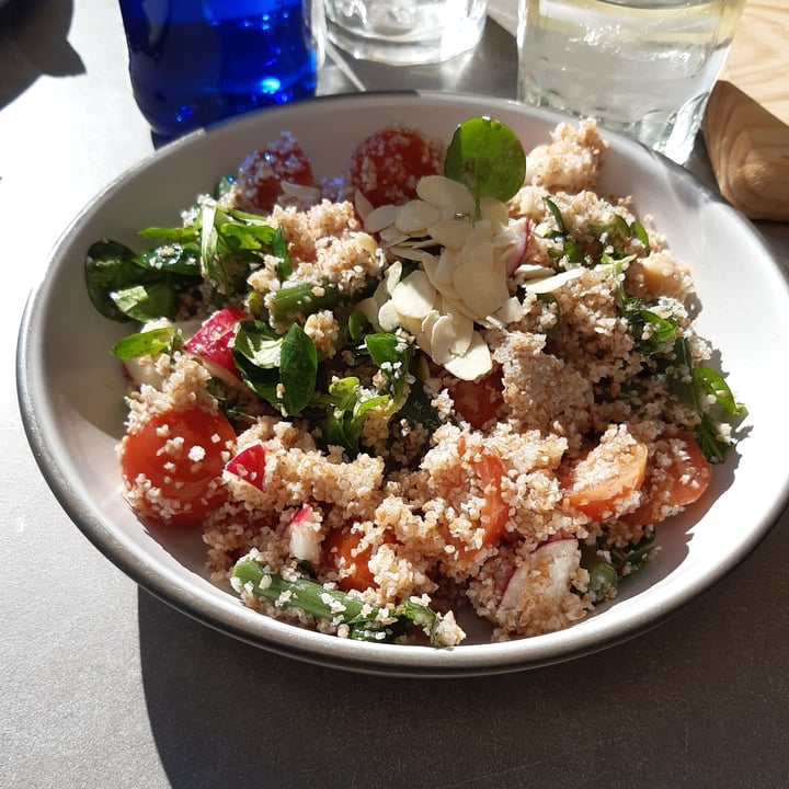 photo of MiKENGO Ensalada vegana de judias verde, tomates cherry y bulgur shared by @ventru88 on  12 Feb 2022 - review