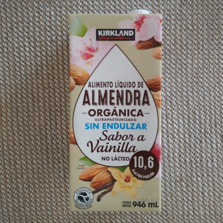 photo of Kirkland Signature Alimento líquido de almendra orgánica sin endulzar sabor a vainilla shared by @pacomx on  29 Nov 2022 - review