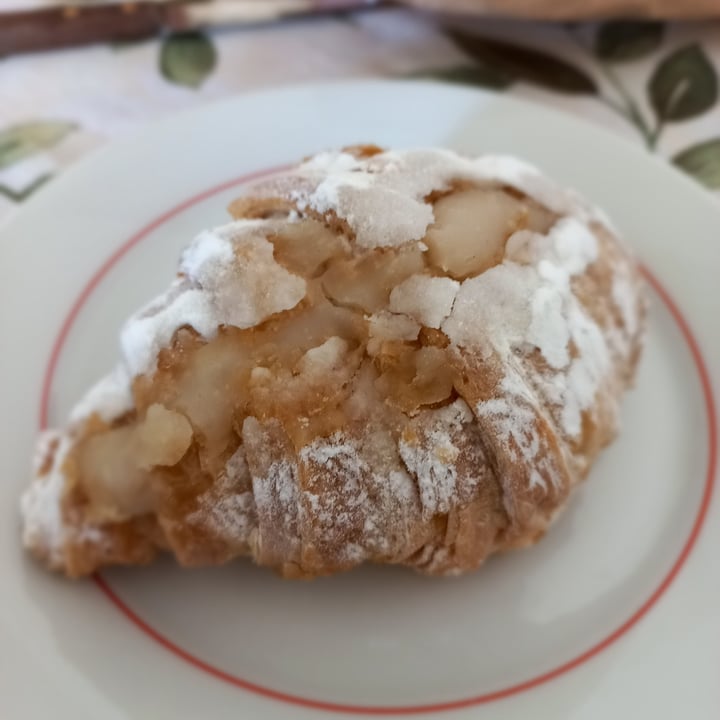 photo of Panem (Take Away) Croissant con pastelera shared by @solarrua on  13 Jun 2022 - review