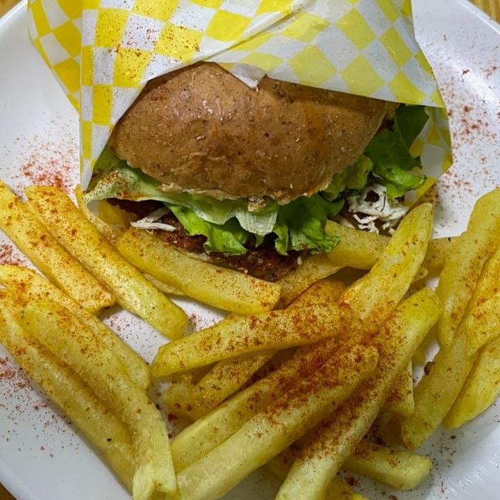 review photo of Pan de Nobles Hamburguesa vegan burger shared by @gisselleearthling on 31 Oct 2021 - review