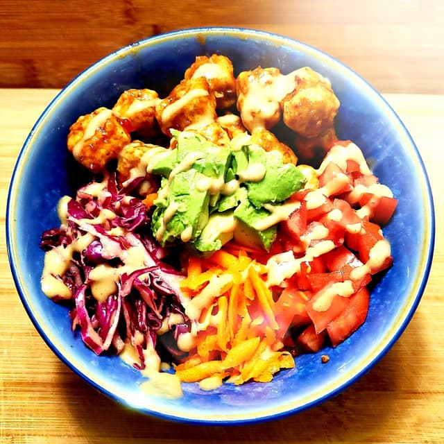 「Spicy Tofu Quinoa Bowl」の料理の写真