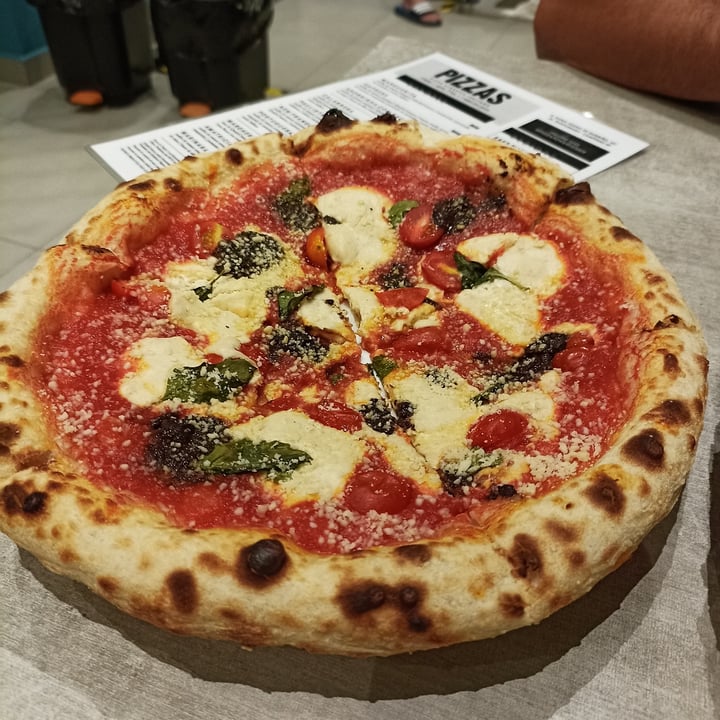 photo of Pizza Power Vegan Caprese shared by @wallacelopes on  06 Feb 2022 - review