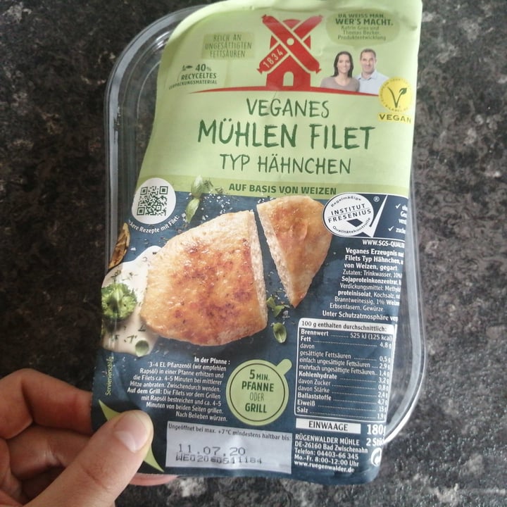 photo of Rügenwalder Mühle Veganes Mühlenfilet Typ Hähnchen shared by @veganny18 on  28 Jun 2020 - review