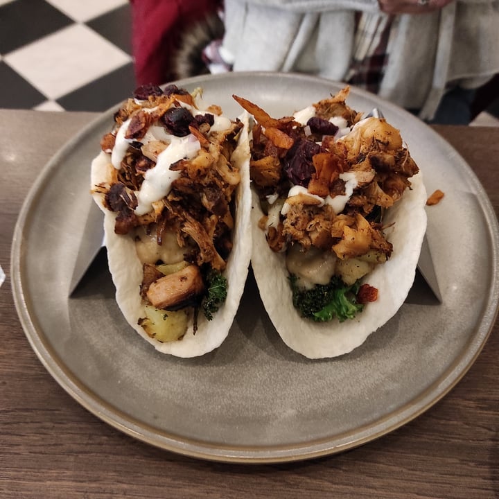 photo of Vegivores Sunday Tacos shared by @tuscanvegan on  04 Dec 2021 - review