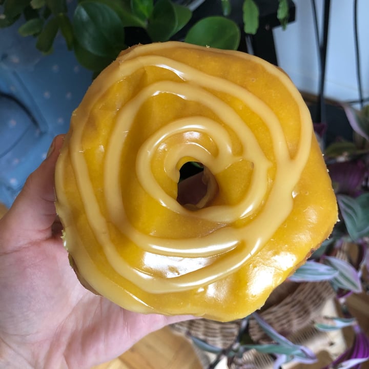 photo of MACHINO DONUTS Mango Caramel Donut shared by @tiascaz on  26 Mar 2022 - review