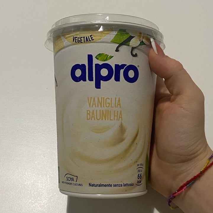 photo of Alpro Yogurt vaniglia shared by @francescabutera on  20 Jul 2022 - review