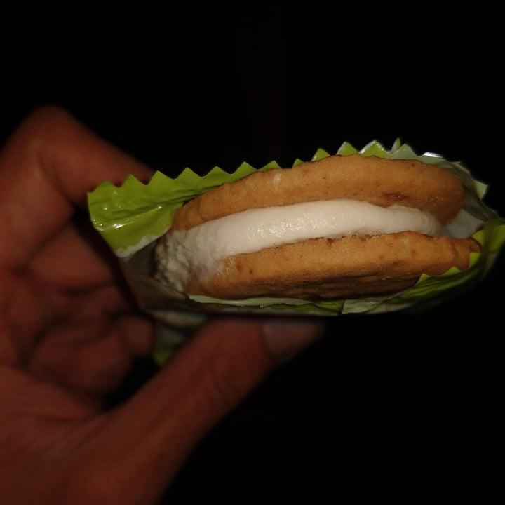 review photo of Animal kind Alfajor Vegano Mousse de Limon shared by @lelemore on 12 Nov 2022 - review