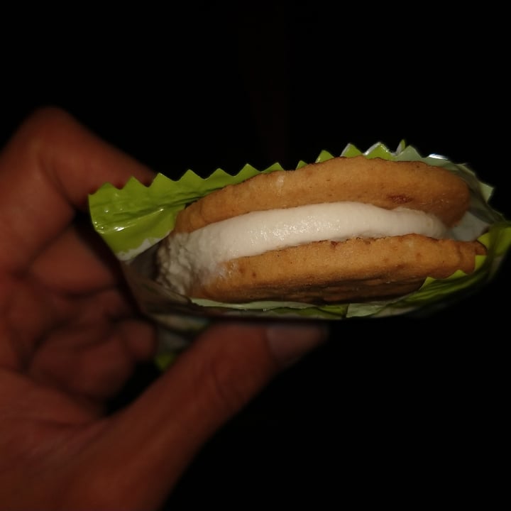 photo of Animal kind Alfajor Vegano Mousse de Limon shared by @lelemore on  12 Nov 2022 - review