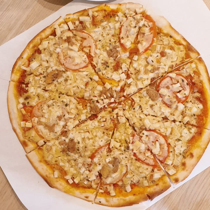 review photo of WS Deli Experience Store Truffle Porcini Funghi Pizza shared by @lindylau1 on 17 May 2019 - review
