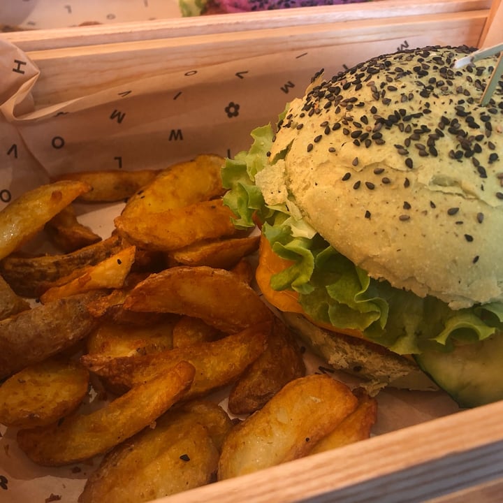 photo of Flower Burger Jungle Burger shared by @francyveg86 on  04 Sep 2022 - review