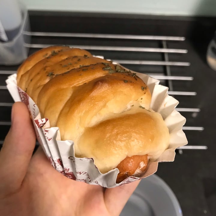 photo of Almond Bakery (Vegetarian) Hot dog bun shared by @applepancakes on  04 Sep 2020 - review