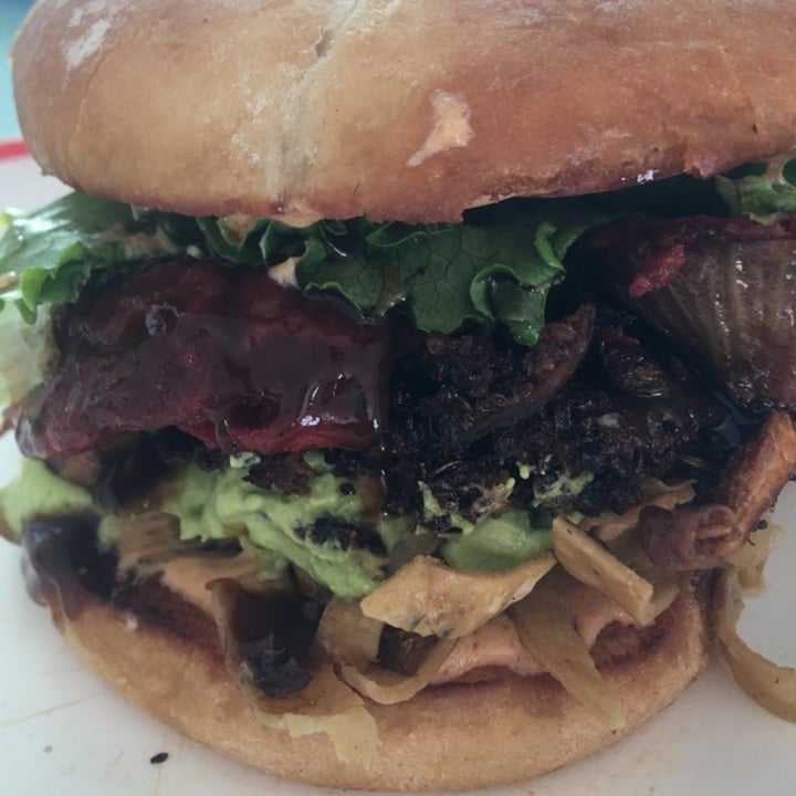 photo of Blooming ONION Texana Burger shared by @karlacastorena on  18 Jul 2021 - review