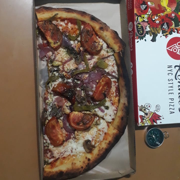 photo of Ronnie's Patagonia pizza vegana shared by @ramiro090 on  10 Apr 2022 - review