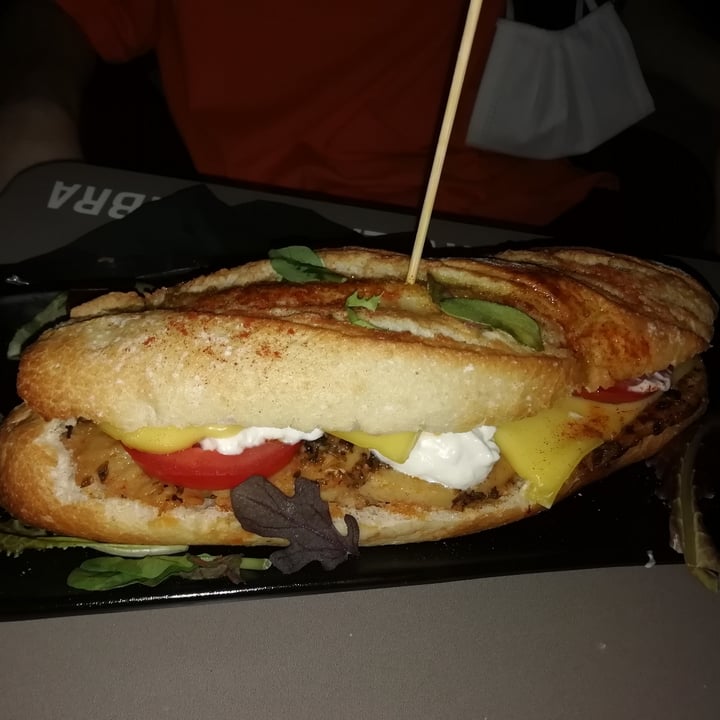 review photo of Jardin Urbano Bocata chivito shared by @beatriu on 20 Jun 2020 - review