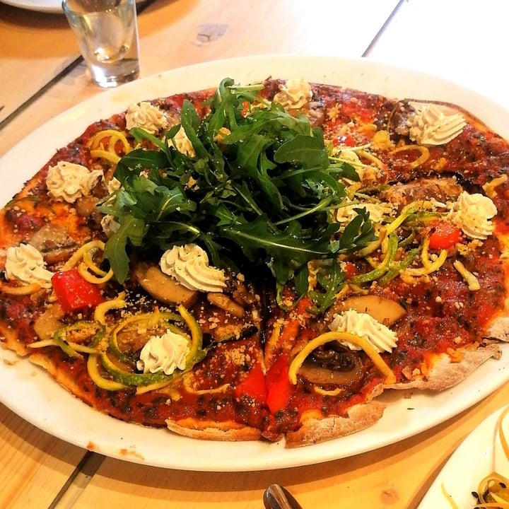 review photo of Koho Eatery | VEGAN | GLUTEN FREE Pesto Veggie Pizza shared by @ksamaha on 07 Aug 2020 - review