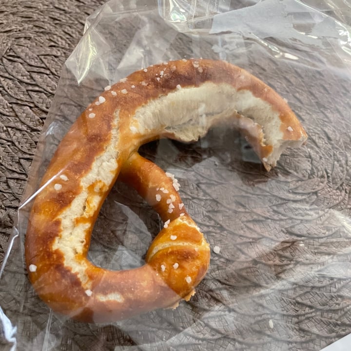 photo of Woolworths Food salted pretzels shared by @lor on  27 Apr 2022 - review