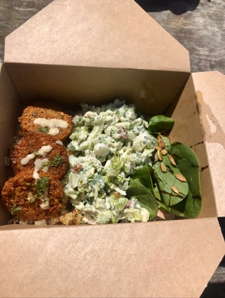 photo of The Bus Café Falafel box shared by @raquelamat on  09 Apr 2020 - review