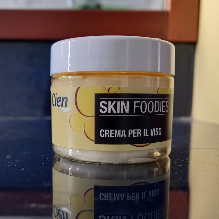 review photo of Cien Crema per il viso. Pelli Secchi E Sensibili shared by @lalessialeggieri on 20 Apr 2022 - review