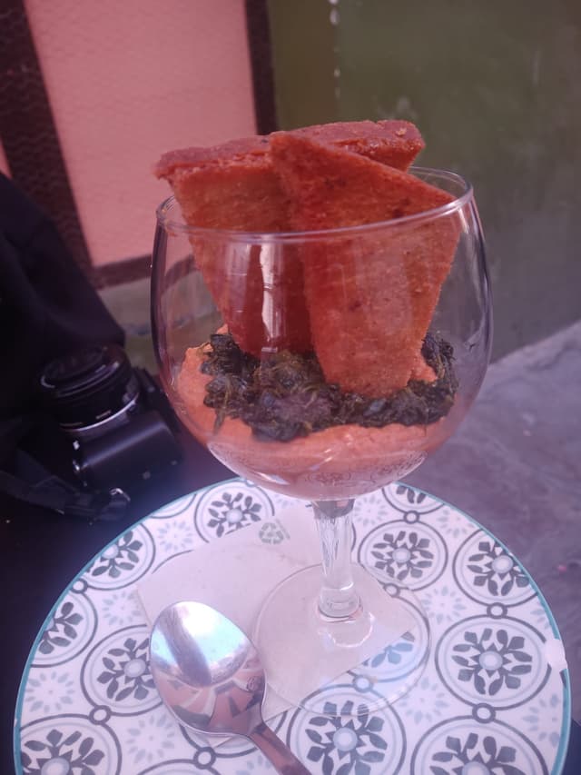 Photo of the dish “Hummus de Veganchorizo Y Espinace”