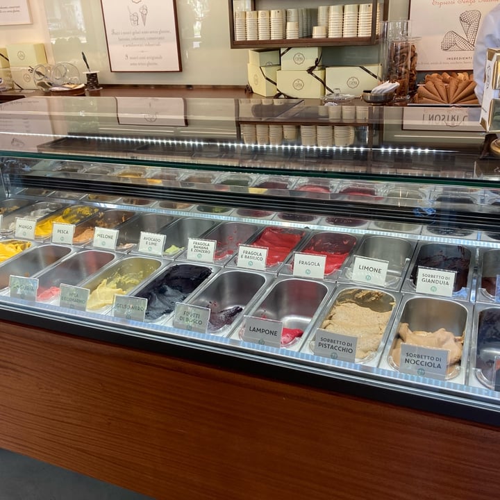 review photo of CREMA Alta Gelateria Gelato shared by @fravegan on 18 Aug 2022 - review