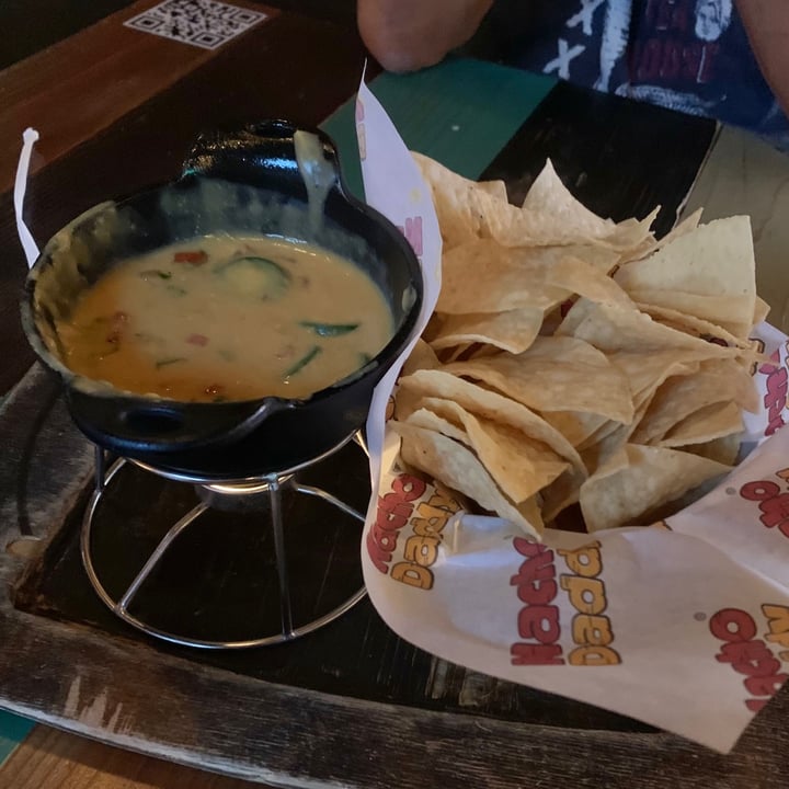 photo of Nacho Daddy Vegan “Skinny Dip” (Queso) shared by @candidlycam on  20 May 2021 - review