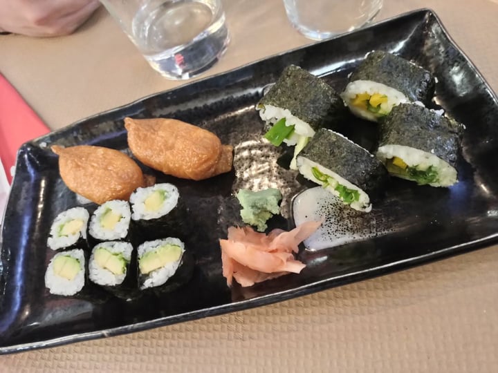 review photo of YAN KEN PON Sushi Ramen LA LATINA Surtido De Sushi Vegano shared by @veggienning on 23 Feb 2020 - review