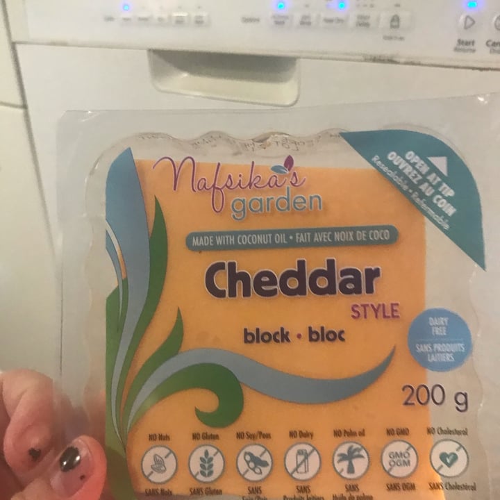 review photo of Nafsika's Garden Cheddar Style Block shared by @antispeciste on 12 Dec 2021 - review