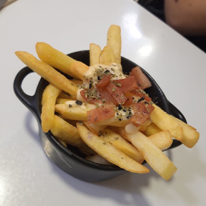 photo of Vegan bombon sin gluten Tapa Vegan fries cheese shared by @catproblems on  11 Dec 2020 - review