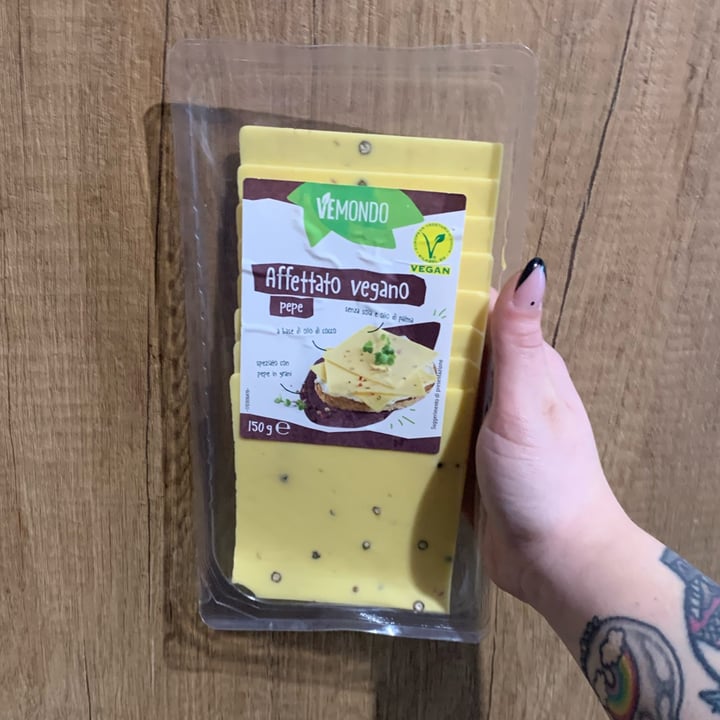review photo of Vemondo Affettato Vegano Pepe shared by @kellyaifornelly on 24 Jan 2022 - review