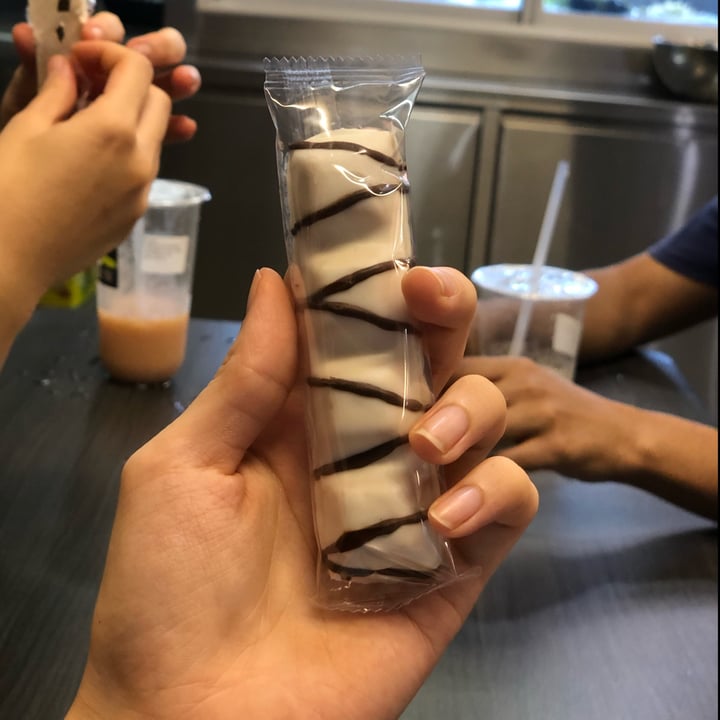 review photo of LoveRaw Cre&m Wafer Bar White Choc shared by @belleeats on 04 May 2022 - review