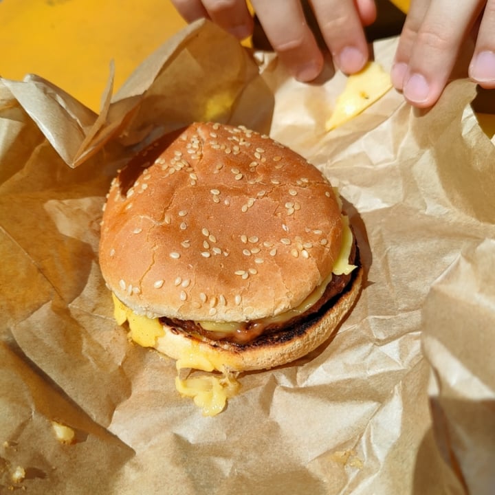 photo of Furahaa to GO - 100% Plant-Based ( VEGAN ) Double Cheeseburger shared by @mikipale on  07 Aug 2022 - review