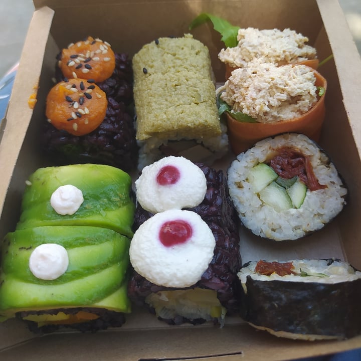 photo of Veganashi - Sushi Vegano Barcelona Caja Degustación 12 Piezas shared by @josuune on  10 May 2022 - review