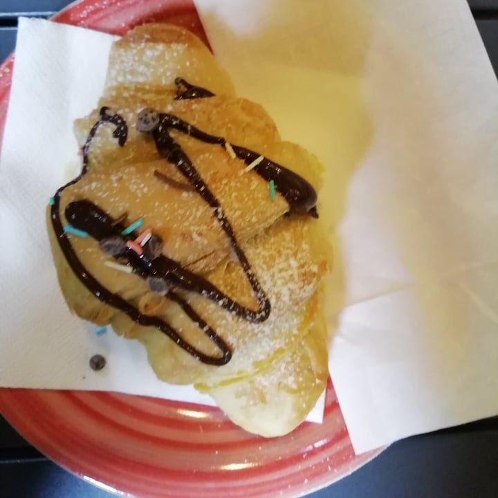 review photo of L'Orto Bistrò Croissant al nocciolato veg shared by @giorgia14 on 05 Oct 2022 - review