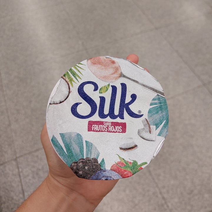 photo of Silk yogurt frutos rojos shared by @carinci on  19 Dec 2022 - review