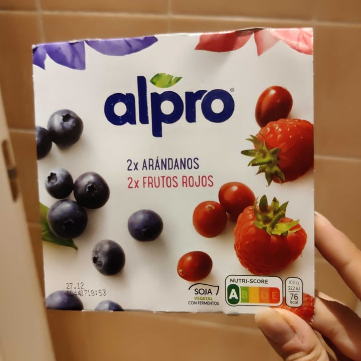 photo of Alpro 2x Arándanos 2x Frutos rojos shared by @verolero on  10 Dec 2021 - review