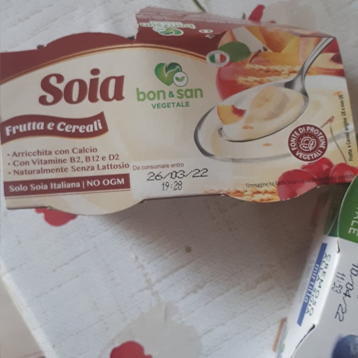 photo of Bon & San yogurt soia, frutta e cereali shared by @silkenalex on  11 Mar 2022 - review