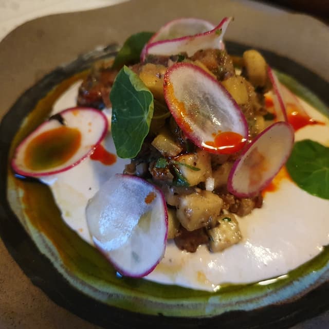Photo of the dish “מנה ראשונה חומוס מיוחד”