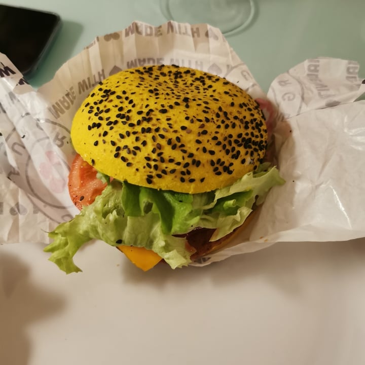 photo of Flower Burger Flower Burger Burger shared by @benedetta182 on  26 Mar 2022 - review