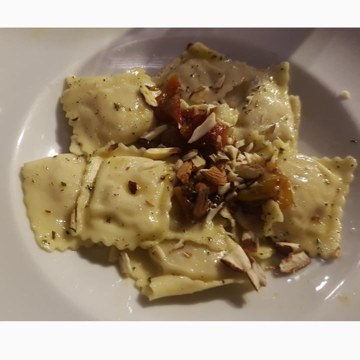 photo of Soul Kitchen Ravioli di ricotta di mandorle e peperoni arrostiti shared by @pandora2013 on  10 Mar 2022 - review