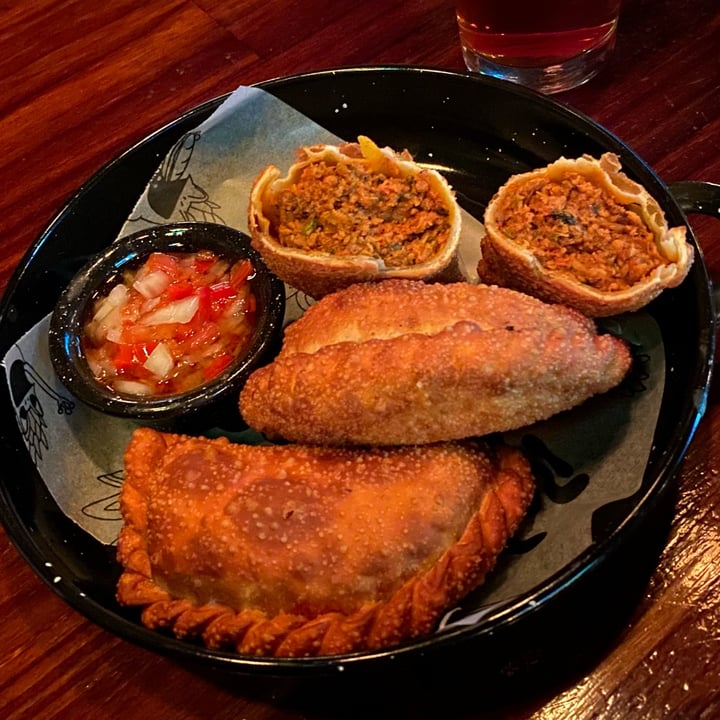 photo of Red Frog Beer House Empanadas Vien Argentas shared by @jazminorellanaok on  07 May 2022 - review