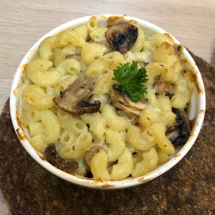 photo of iVegan Pizza Mac and soycheese shared by @jeannewidya on  21 Feb 2021 - review