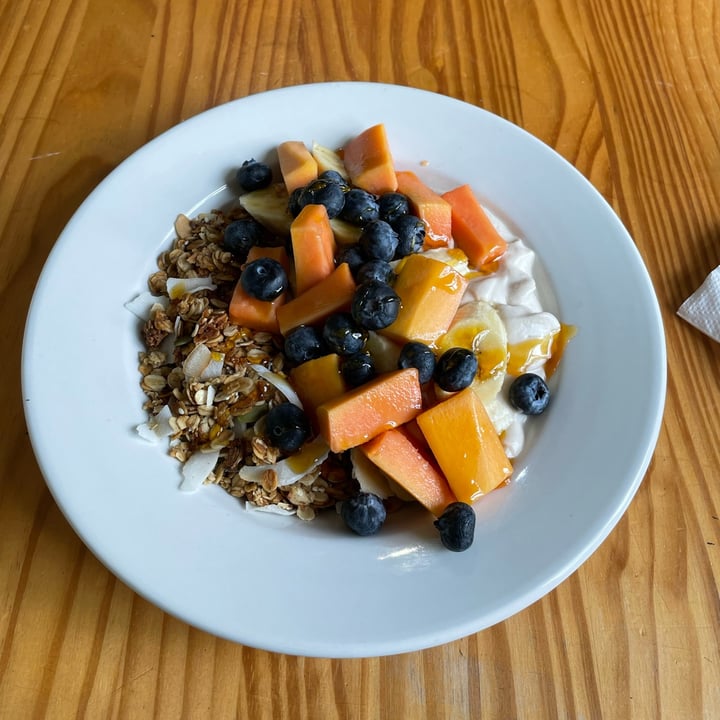photo of Pure Café Healthy Muesli Breakfast shared by @lassetiereleben on  18 Mar 2022 - review