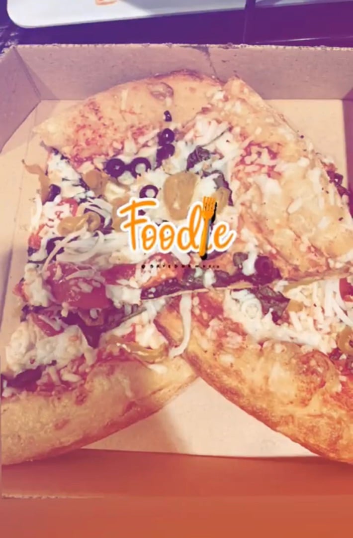 review photo of Mellow Mushroom Dairy-Free cheese pizza with veggies. (Ask for no garlic butter on crust) shared by @mckaylahelms1244 on 05 Sep 2019 - review